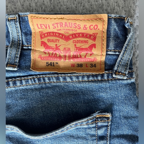 Levi Jeans - 38W 34L - Picture 2 of 3